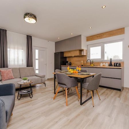 Apartmani Dmarie Privlaka  Eksteriør billede